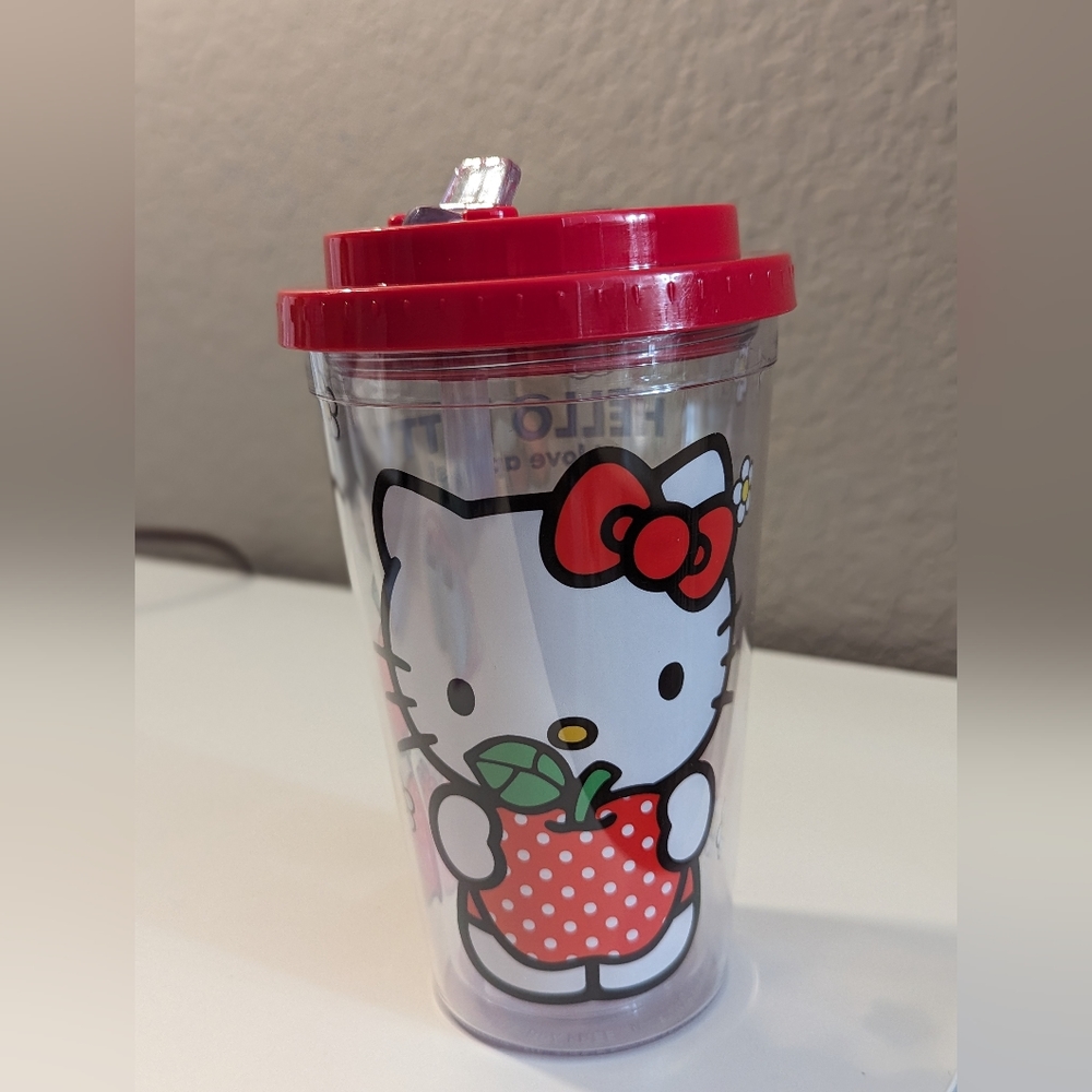 Hello Kitty Sanrio Surprises Plastic Drinking Cup New with straw